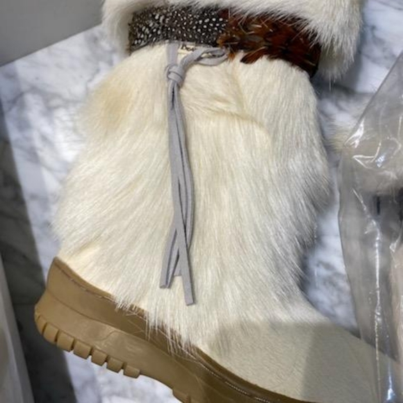 BearPaw boots new - Picture 3 of 4